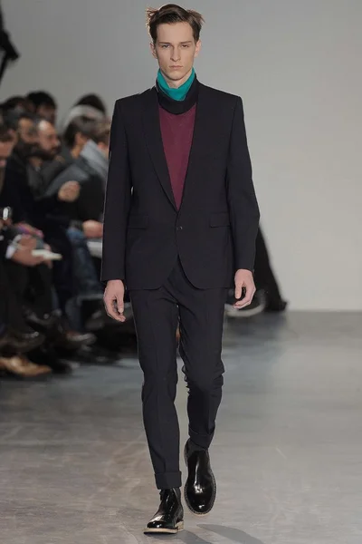 Look 25